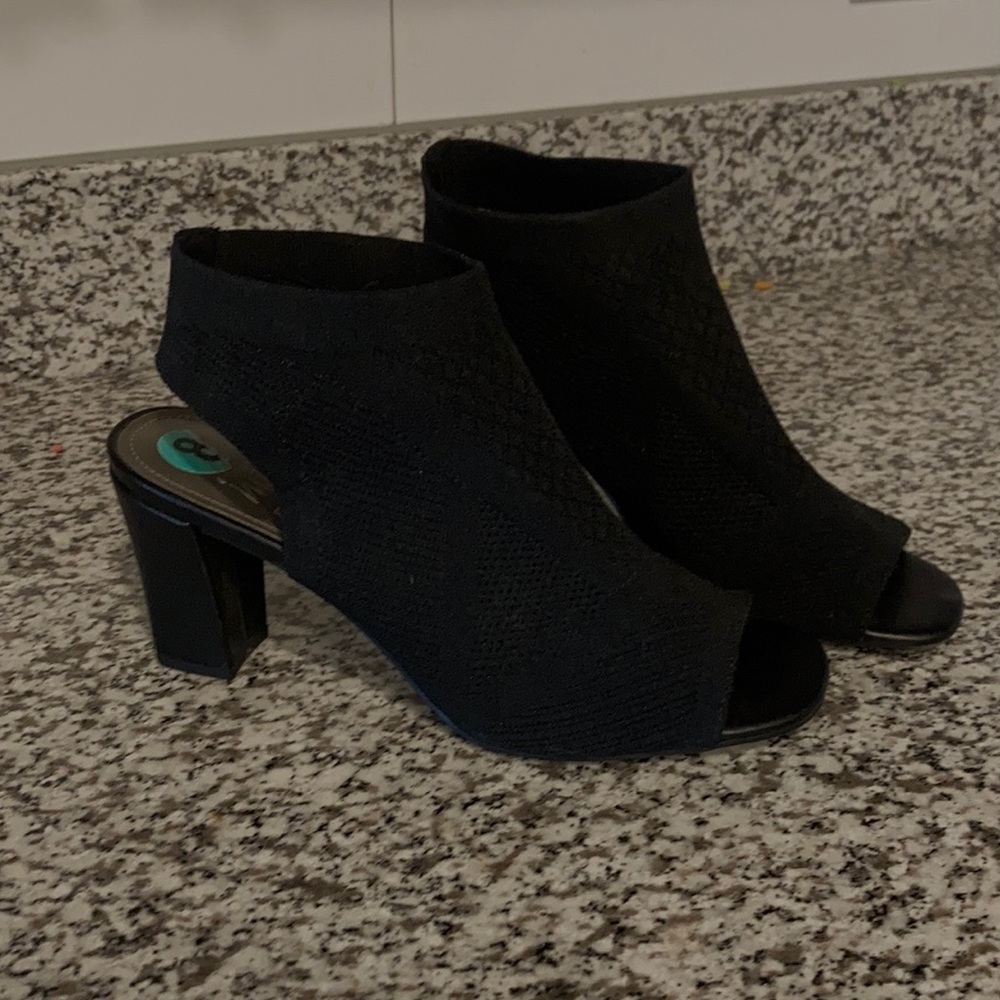 Black heels stretchy fabric and comfortable
